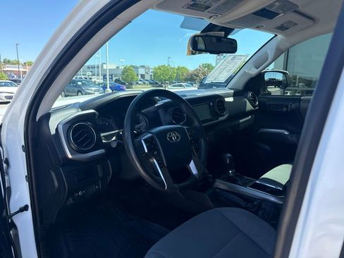 Used 2019 Toyota Tacoma SR5 AWD/4WD image 10