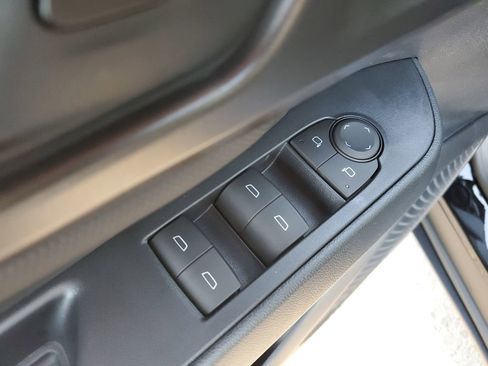 New 2026 Chevrolet Equinox EV LT image 15