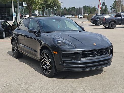 Used 2023 Porsche Macan image 3