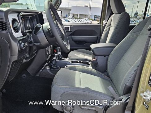 New 2025 Jeep Gladiator Sport image 5