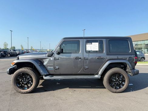 Used 2023 Jeep Wrangler Unlimited Sahara w/ Cold Weather Group AWD/4WD image 9