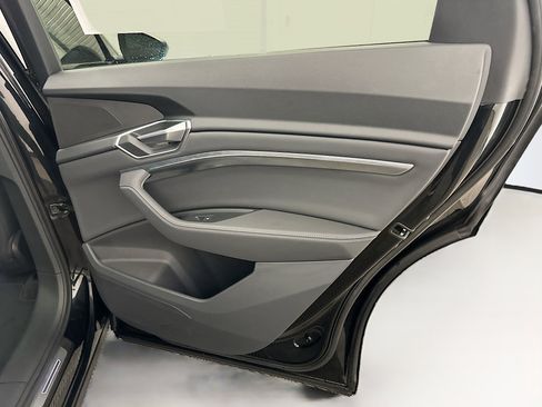 Used 2021 Audi e-tron Premium w/ Black Optic Package image 33