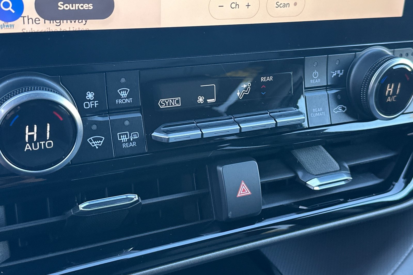 Used 2023 Toyota Highlander XLE FWD image 20