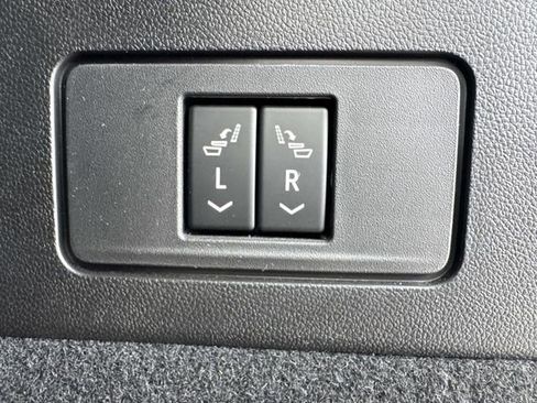 Used 2024 Cadillac XT6 Luxury FWD image 12