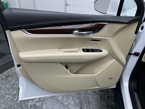 Used 2017 Cadillac XT5 Luxury w/ Driver Awareness Package image 8