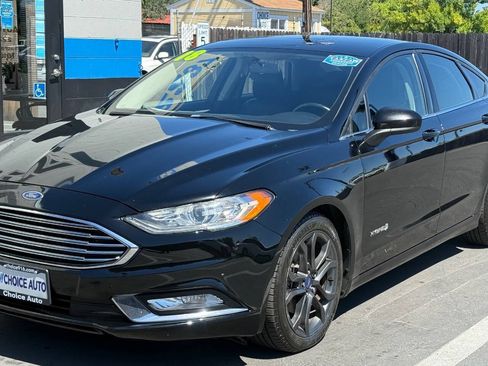 Used 2018 Ford Fusion SE w/ Equipment Group 601A FWD image 3