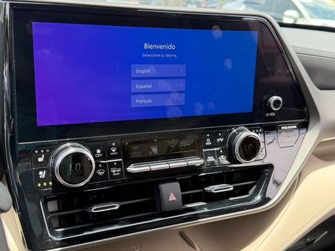 Used 2023 Toyota Highlander Limited FWD image 21