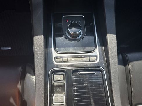 Used 2020 Jaguar F-PACE Premium image 33