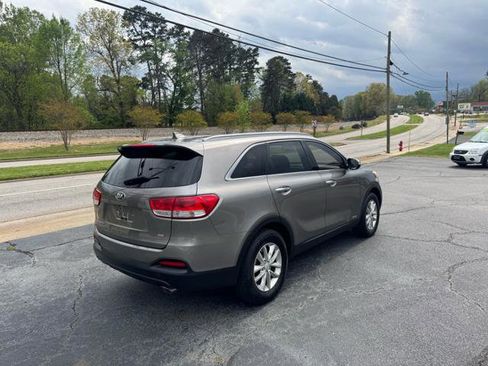 Used 2016 Kia Sorento LX w/ LX Convenience Package image 3
