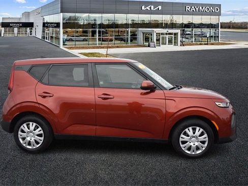 Used 2020 Kia Soul LX image 2