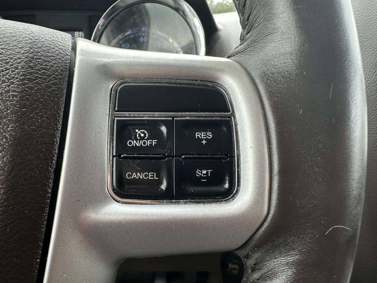 Used 2014 Chrysler Town & Country Touring FWD image 29