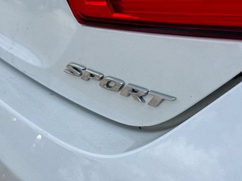 Used 2018 Honda Accord Sport image 8
