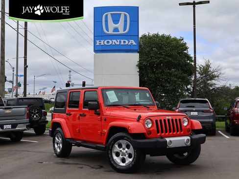 Used 2013 Jeep Wrangler Unlimited Sahara w/ Connectivity Group AWD/4WD image 1