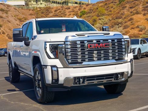 New 2026 GMC Sierra 2500 Denali w/ Denali Reserve Package AWD/4WD image 5
