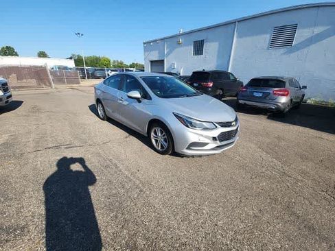 Used 2016 Chevrolet Cruze LT w/ Convenience Package FWD image 9
