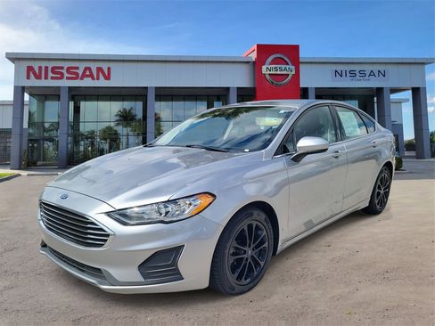 Used 2020 Ford Fusion SE image 9