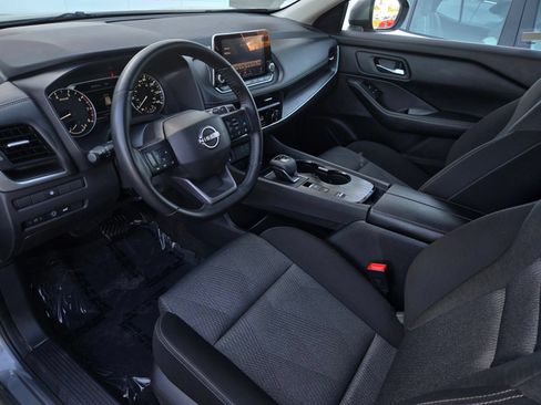 Used 2025 Nissan Rogue SV FWD image 8