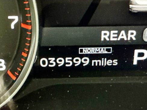 Used 2023 Mitsubishi Outlander SE image 12