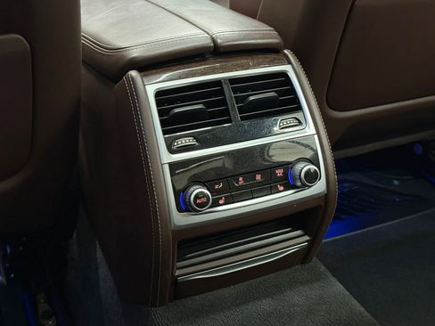 Used 2020 BMW 750i xDrive image 31