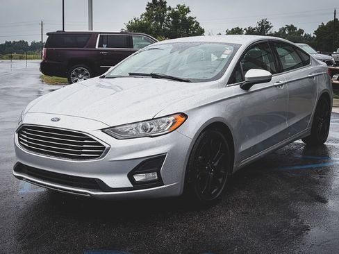 Used 2019 Ford Fusion SE w/ Equipment Group 151A FWD image 5