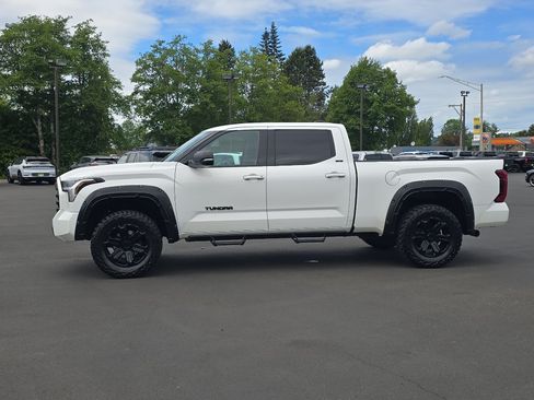 Used 2022 Toyota Tundra SR5 w/ SR5 Premium Package AWD/4WD image 6
