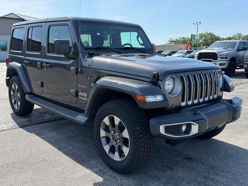 Used 2019 Jeep Wrangler Unlimited Sahara AWD/4WD image 3