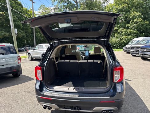Used 2023 Ford Explorer Platinum w/ Technology Package AWD/4WD image 7