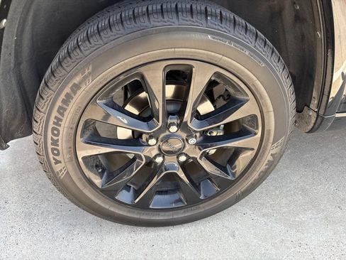 Used 2022 Jeep Grand Cherokee Laredo X RWD image 16
