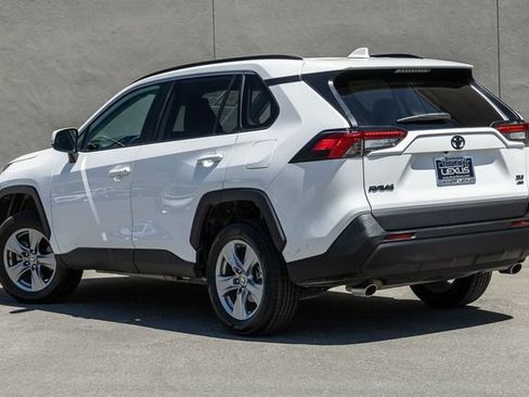 Used 2022 Toyota RAV4 XLE w/ Convenience Package AWD/4WD image 3