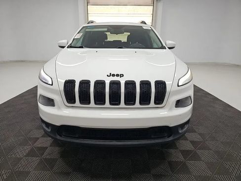 Used 2016 Jeep Cherokee Latitude AWD/4WD image 3