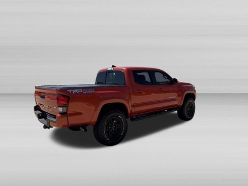 Used 2018 Toyota Tacoma TRD Sport w/ Technology Package AWD/4WD image 5