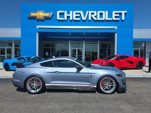Used 2022 Ford Mustang Shelby GT500 w/ Technology Package RWD image 2