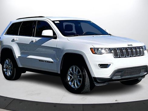 Certified 2021 Jeep Grand Cherokee Laredo image 2