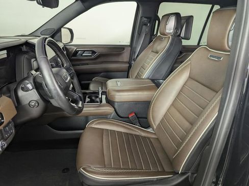 Used 2025 GMC Yukon Denali Ultimate image 11