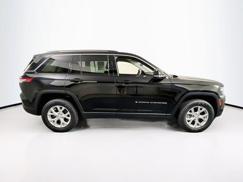 Used 2023 Jeep Grand Cherokee Limited w/ Luxury Tech Group II AWD/4WD image 4