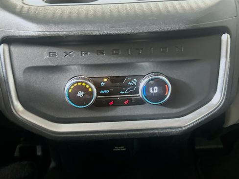 Used 2025 Ford Expedition Platinum AWD/4WD image 29
