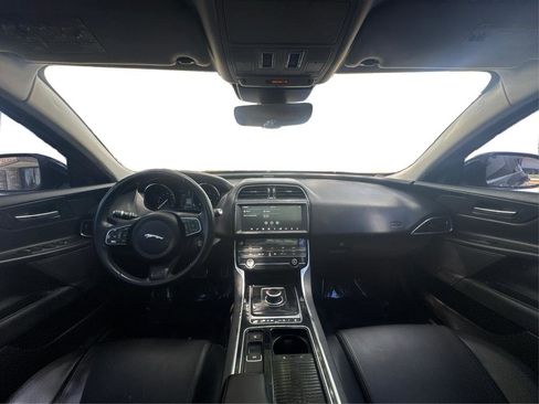 Used 2019 Jaguar XE image 21