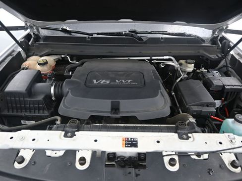 Used 2016 Chevrolet Colorado LT w/ LT Convenience Package RWD image 12