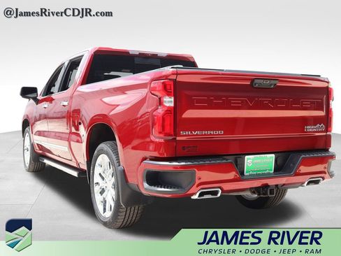 Used 2023 Chevrolet Silverado 1500 High Country w/ Technology Package AWD/4WD image 3