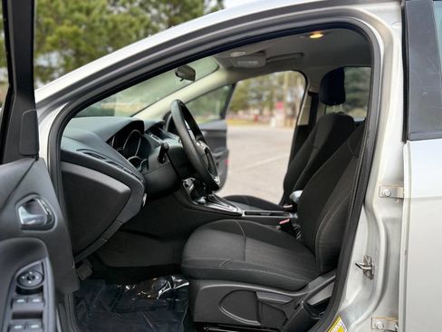 Used 2018 Ford Focus SE image 15