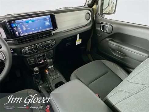 New 2025 Jeep Gladiator Sport image 24