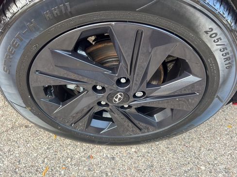 Used 2023 Hyundai Elantra SEL w/ Cargo Package image 35