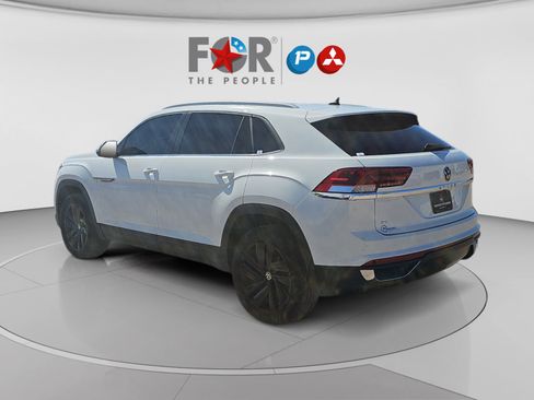 Used 2021 Volkswagen Atlas Cross Sport SE w/ Panoramic Sunroof Package FWD image 3