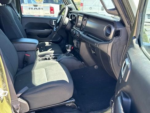 Used 2022 Jeep Gladiator Sport AWD/4WD image 16