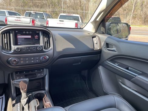 Used 2015 GMC Canyon SLE w/ All-Terrain Adventure Package image 23