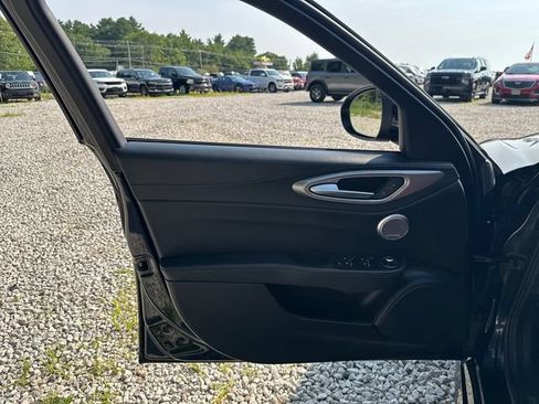 Used 2024 Alfa Romeo Giulia Veloce AWD/4WD image 23