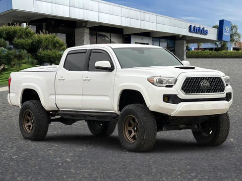 Used 2018 Toyota Tacoma TRD Sport w/ Technology Package image 9
