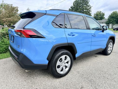 Used 2019 Toyota RAV4 LE w/ All Weather Liner Package AWD/4WD image 4