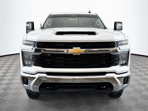 Used 2025 Chevrolet Silverado 2500 LT AWD/4WD image 2