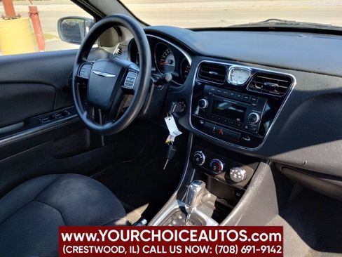Used 2014 Chrysler 200 LX FWD image 22
